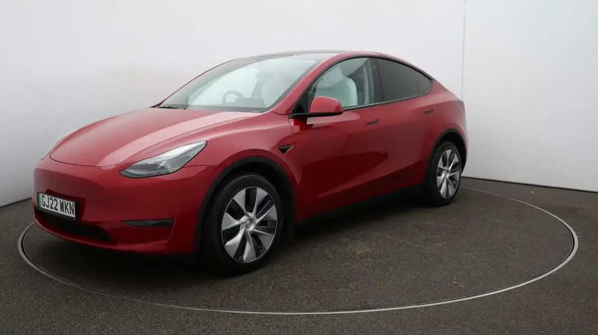 2022-tesla-model-y-e-long-range-big-60