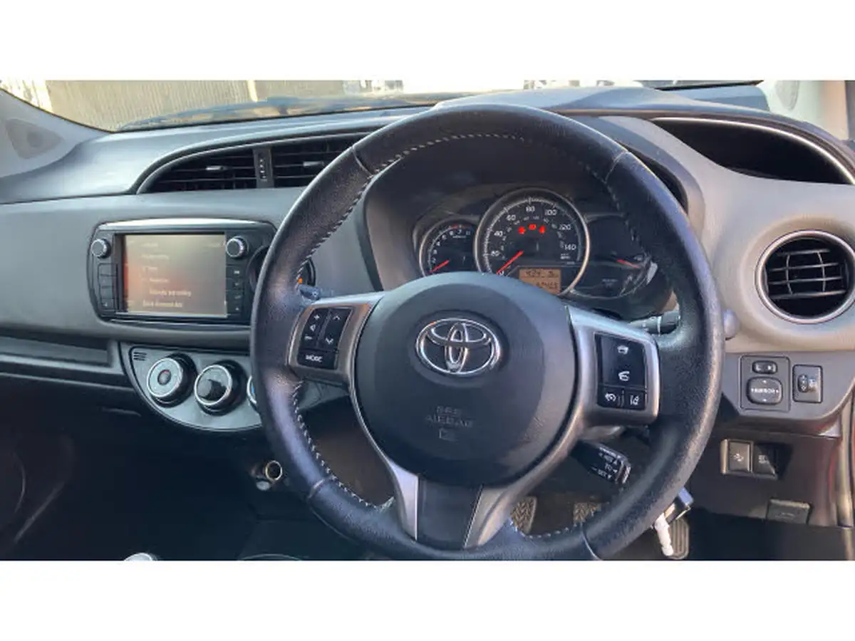 2016-toyota-yaris-133-icon-vvt-i-tss-5d-big-7