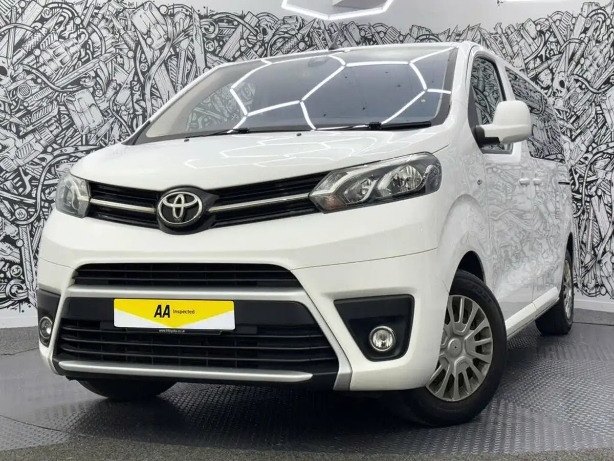 2021-toyota-proace-verso-15d-shuttle-l1-big-3