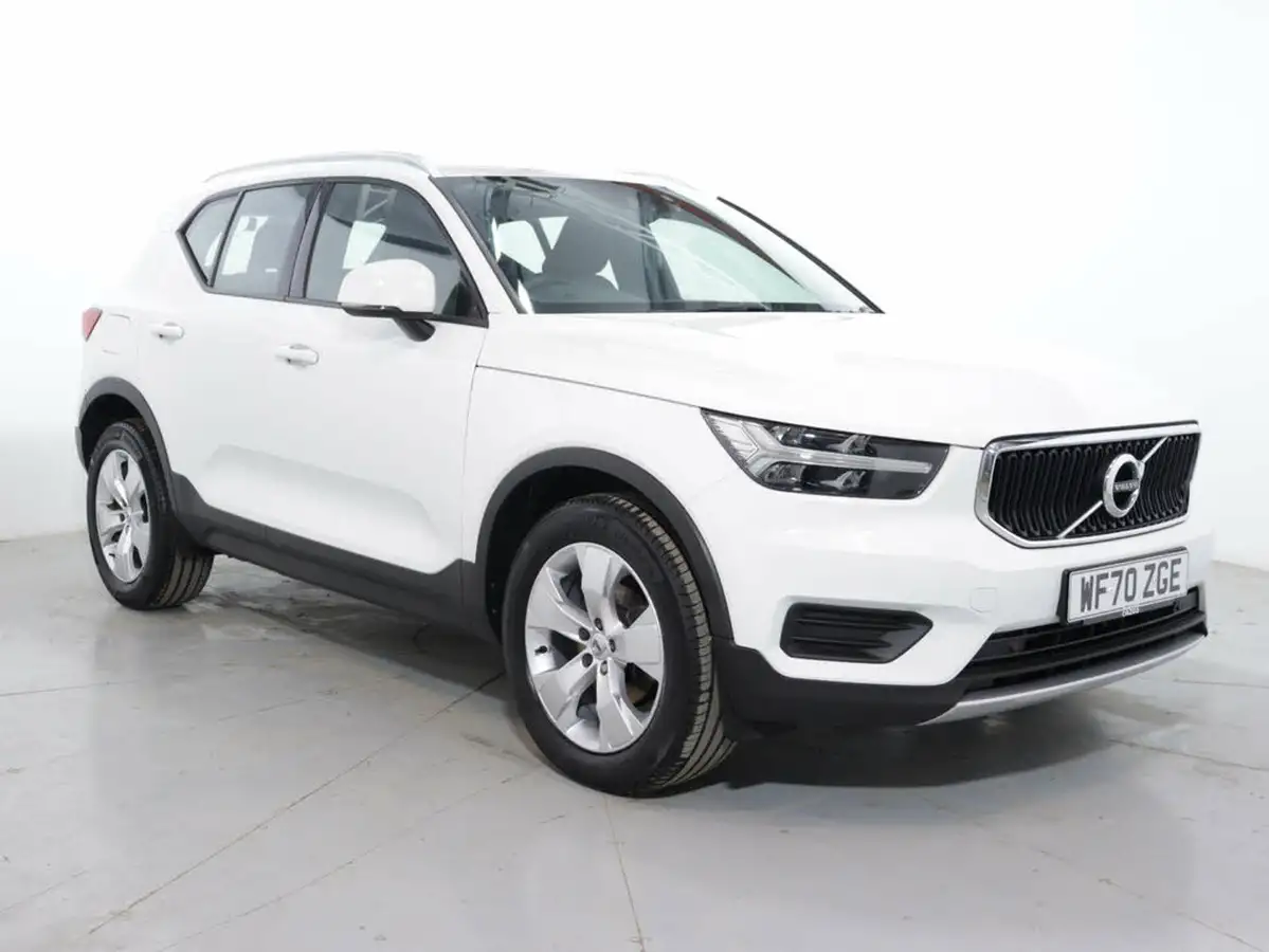 2020-volvo-xc40-15-t3-momentum-big-0