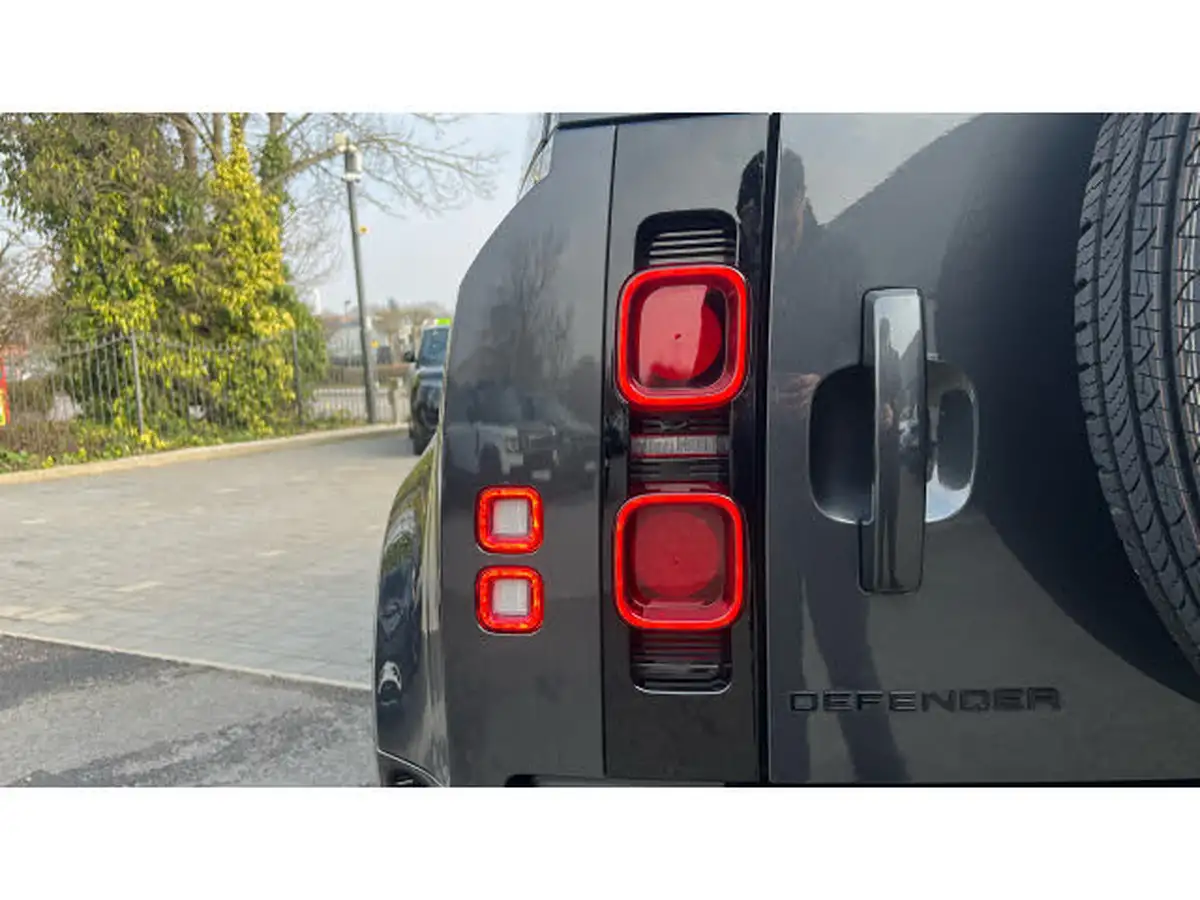 2023-land-rover-110-defender-30-d300-hard-top-x-dynamic-hse-110-big-30