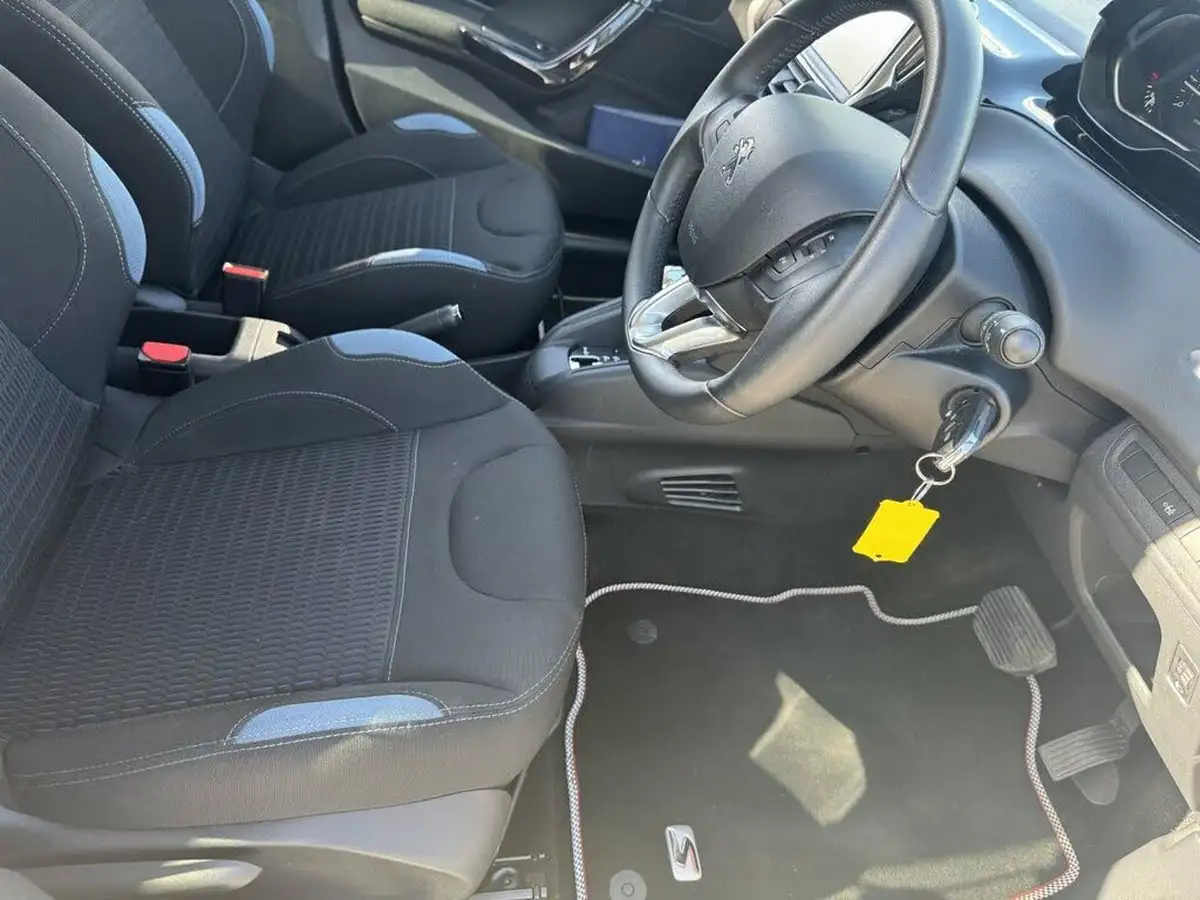 2014-peugeot-208-16-allure-5d-auto-big-10