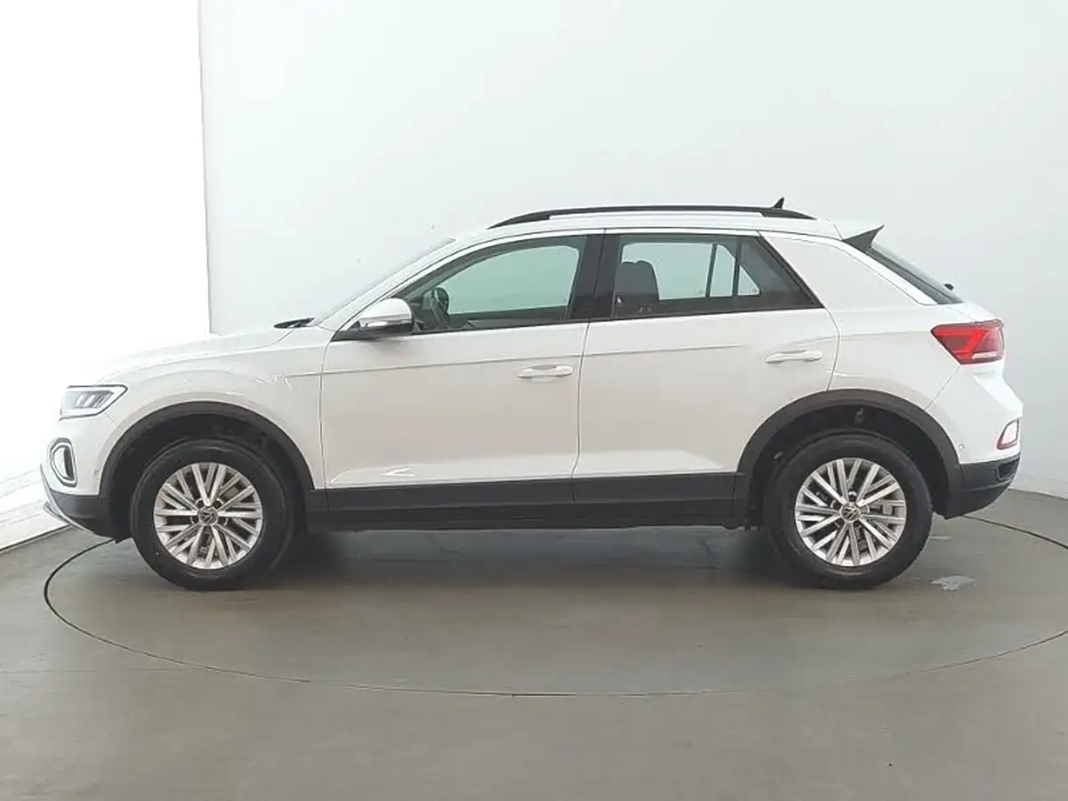 2023-volkswagen-t-roc-15-tsi-life-big-3