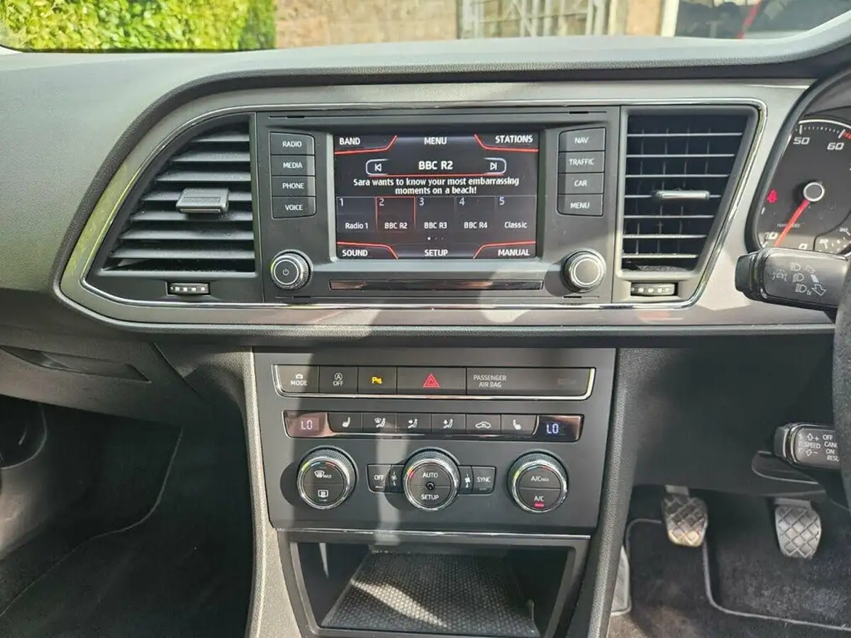 2015-seat-leon-18-fr-tech-pack-sportcoupe-3d-big-24