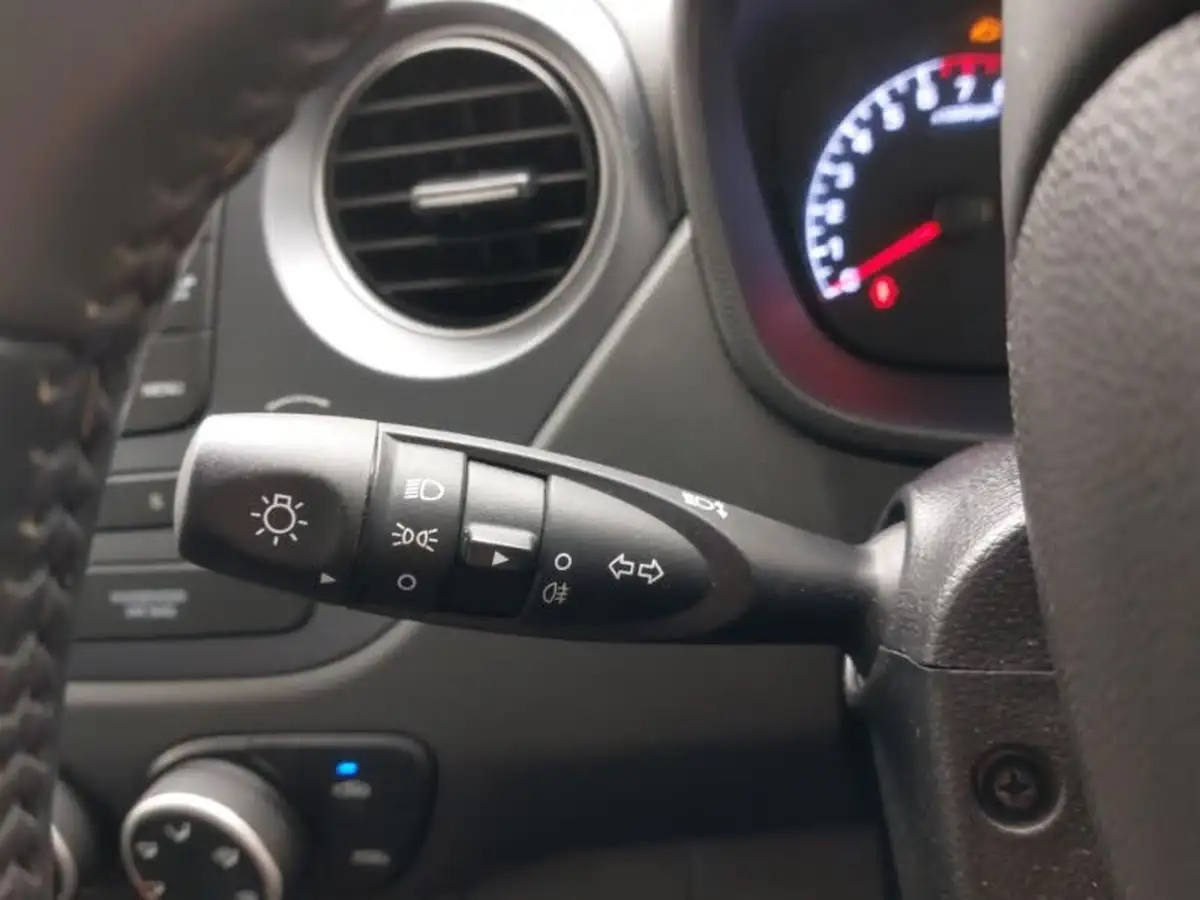 2020-hyundai-i10-10-se-big-12