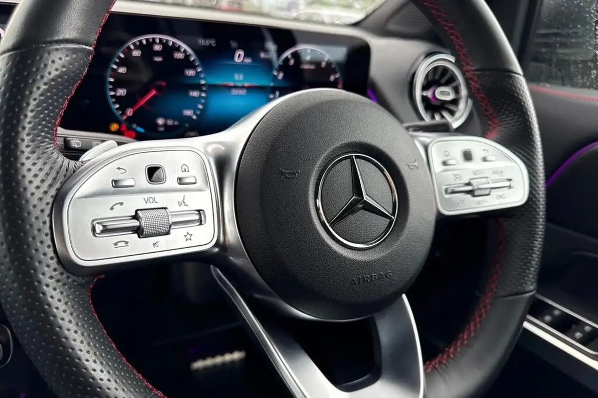 2022-mercedes-benz-glb-class-13-glb200-amg-line-premium-7g-tronic-big-60