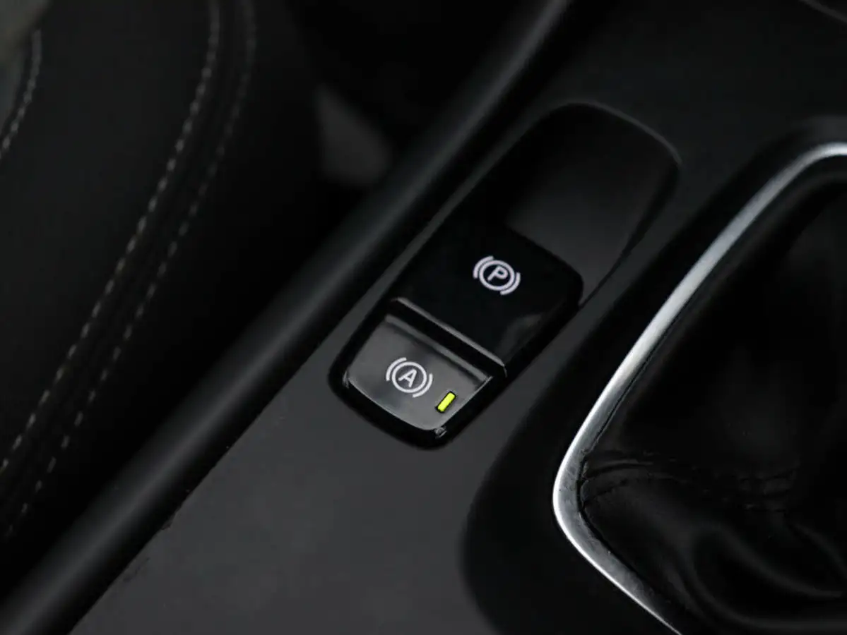 2020-volvo-xc40-15-t3-momentum-big-24