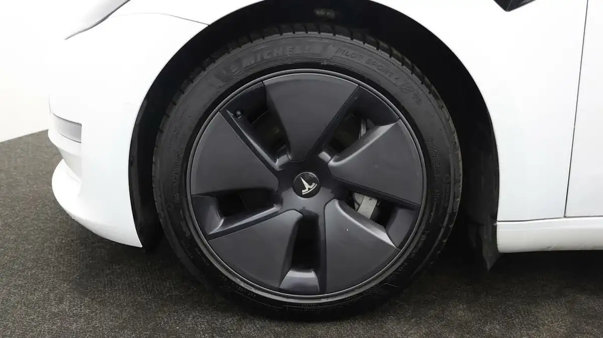 2021-tesla-model-3-e-standard-plus-big-17