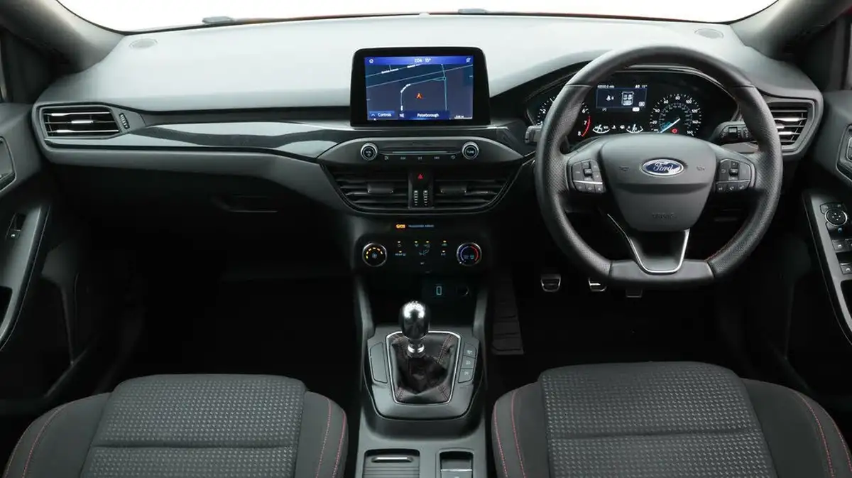 2019-ford-focus-10t-st-line-hatchback-big-13