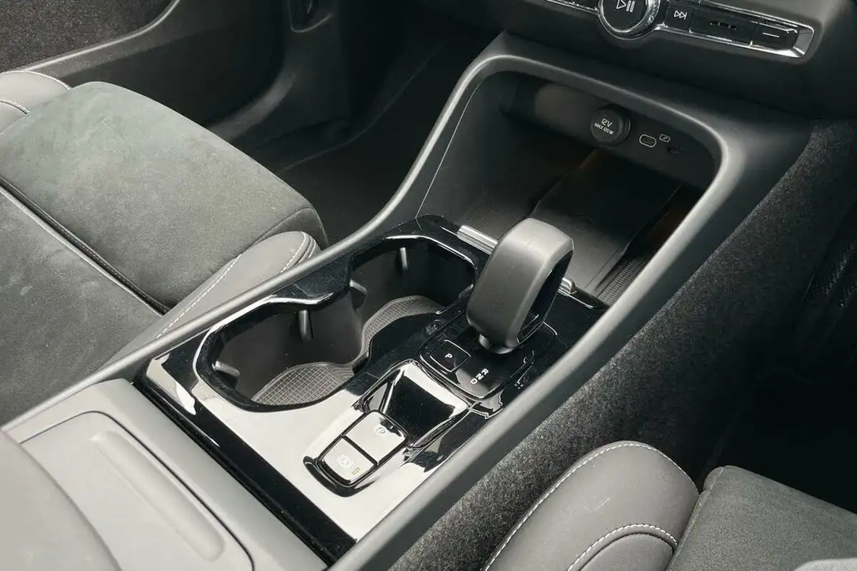 2024-volvo-xc40-20-b4-plus-big-41