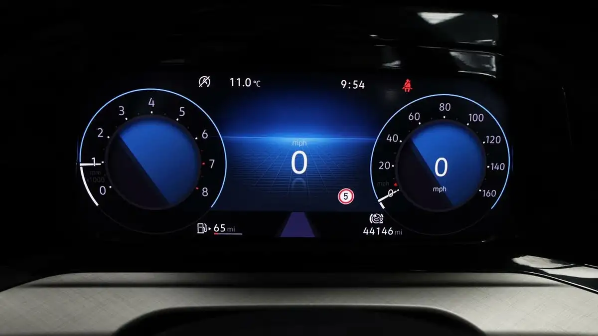 2022-volkswagen-golf-15-tsi-life-150ps-hatchback-big-9