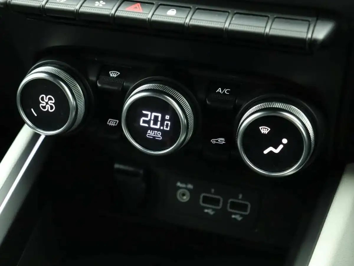 2022-renault-clio-10-tce-techno-big-28