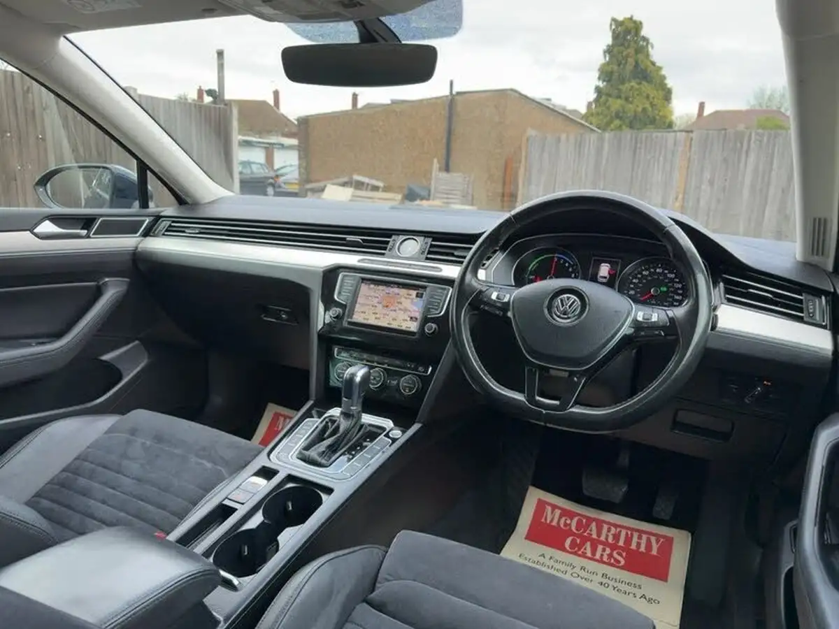 2017-volkswagen-passat-14-tsi-gte-estate-5d-big-40