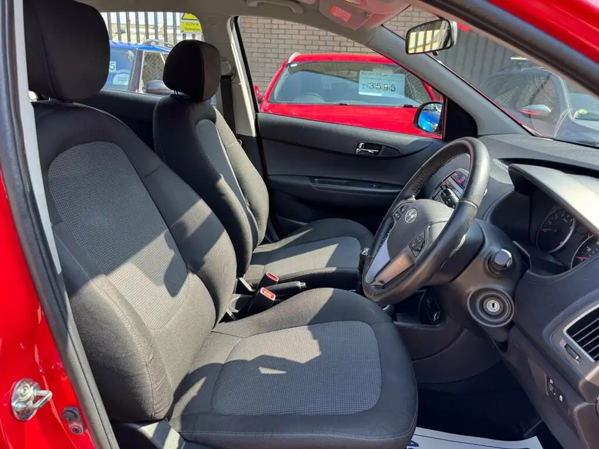 2014-hyundai-i20-14-active-99bhp-big-9
