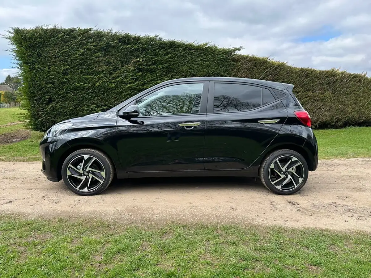 2024-hyundai-i10-12-premium-79ps-big-3