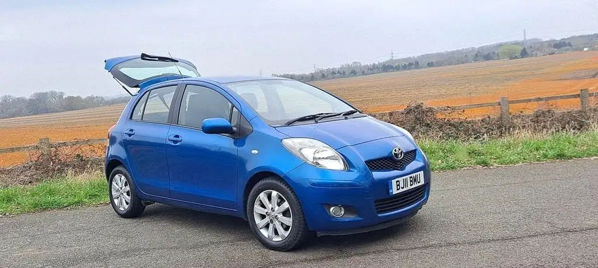 2011-toyota-yaris-133-t-spirit-vvt-i-101bhp-5d-big-10