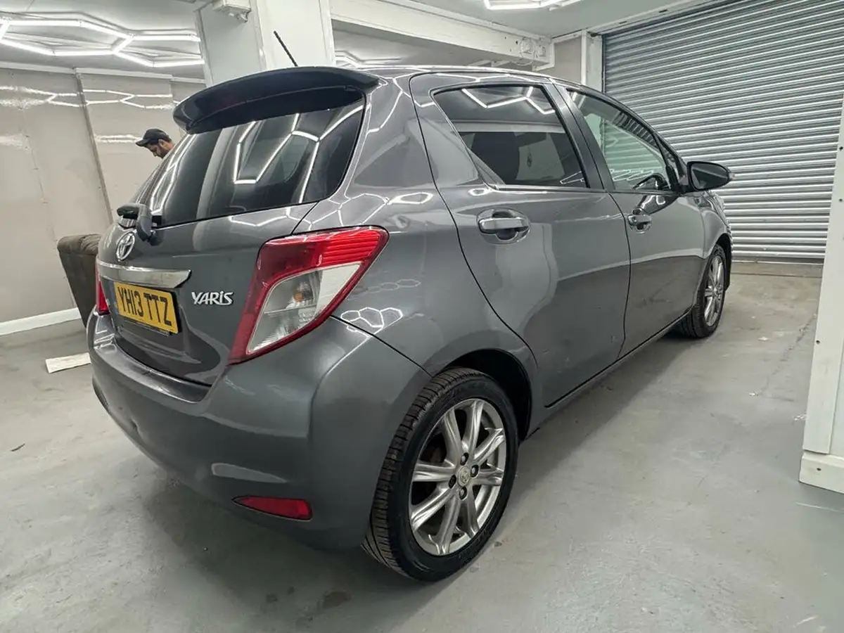 2013-toyota-yaris-133-sr-vvt-i-5d-big-23