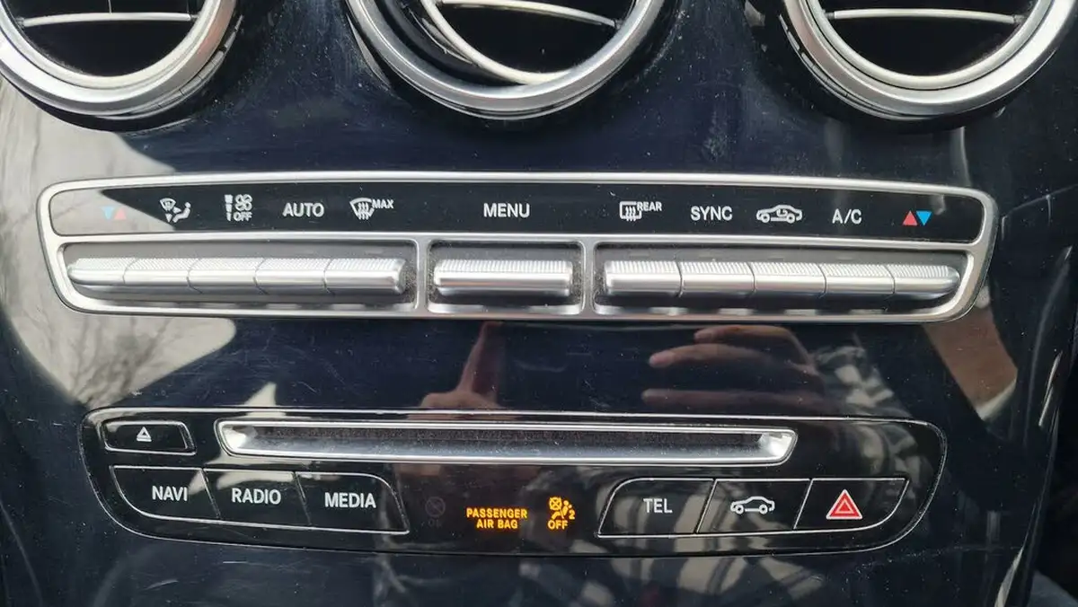 2017-mercedes-benz-c-class-21d-c220d-amg-line-ss-saloon-4d-9g-tronic-plus-big-14