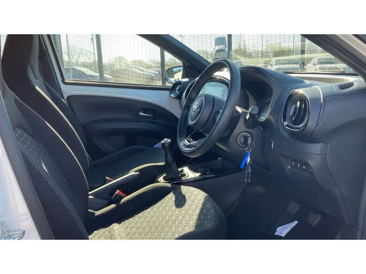 2023-toyota-aygo-x-10-vvt-i-edge-big-10