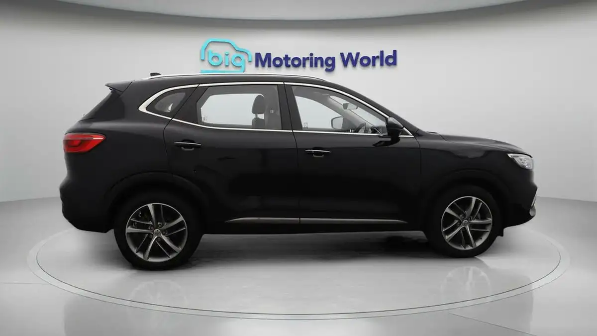 2022-mg-hs-15t-gdi-excite-162ps-big-8