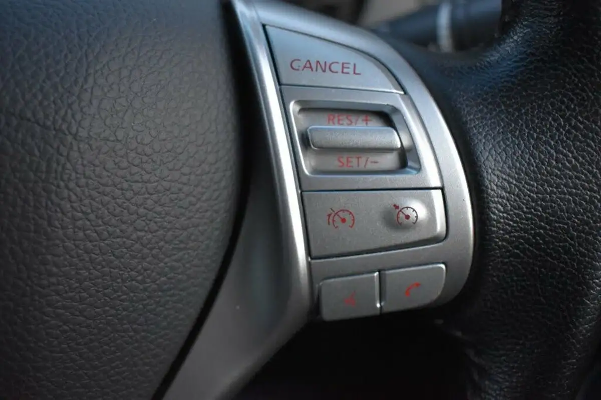 2020-nissan-navara-23dci-tt-n-guard-8-navileathersunroof-auto-big-16