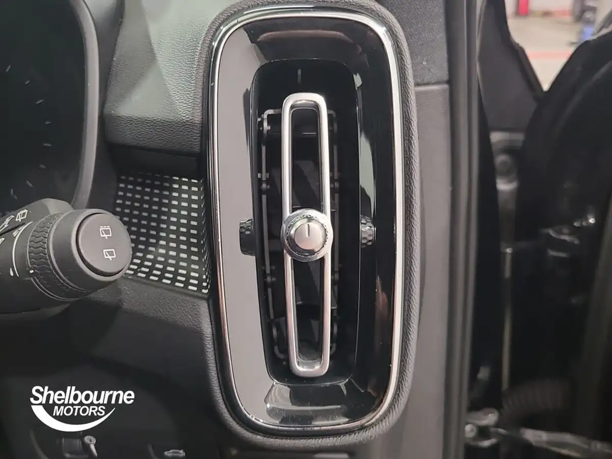 2020-volvo-xc40-15-t3-r-design-big-27