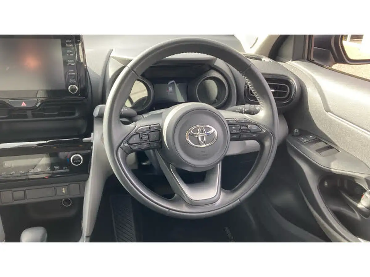 2022-toyota-yaris-cross-15-vvt-i-icon-big-7
