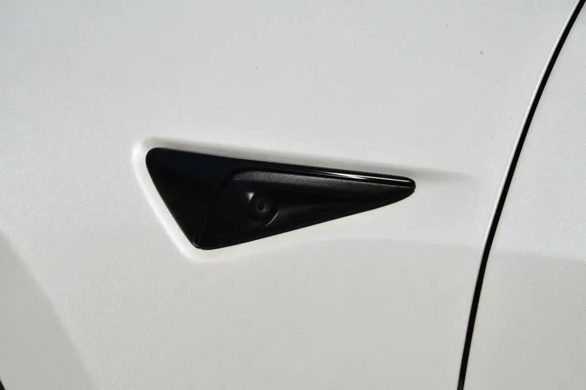2021-tesla-model-3-e-long-range-4x4-big-17