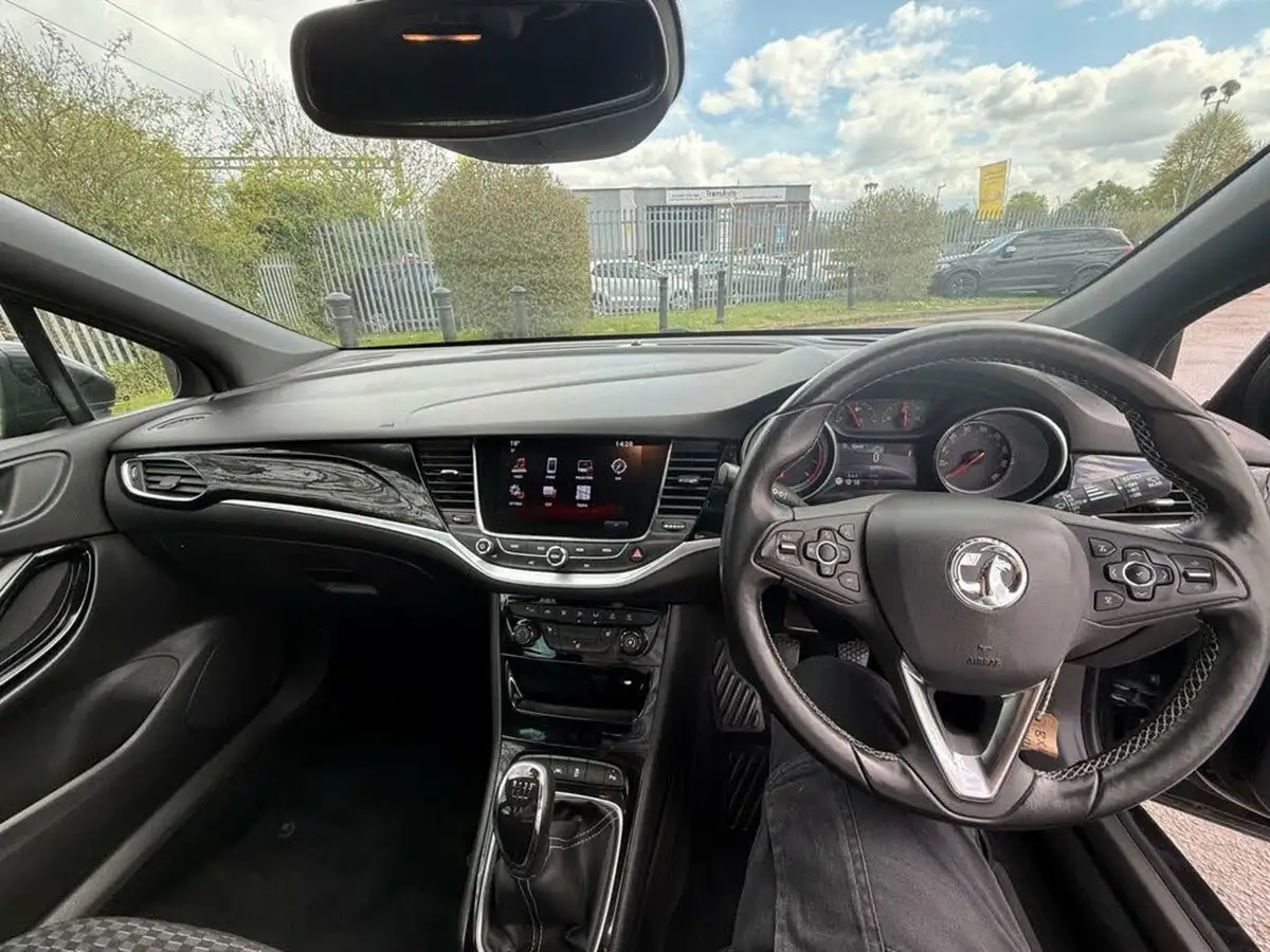 2016-vauxhall-astra-10i-turbo-sri-nav-hatchback-big-39