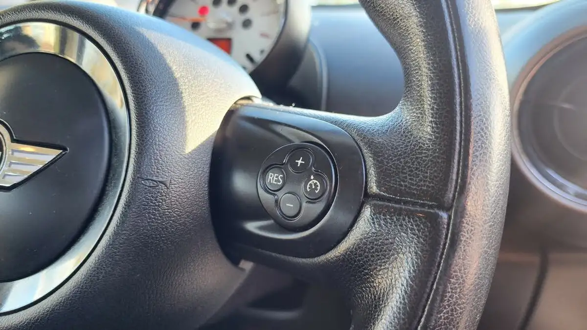 2012-mini-countryman-16-cooper-pepper-big-22