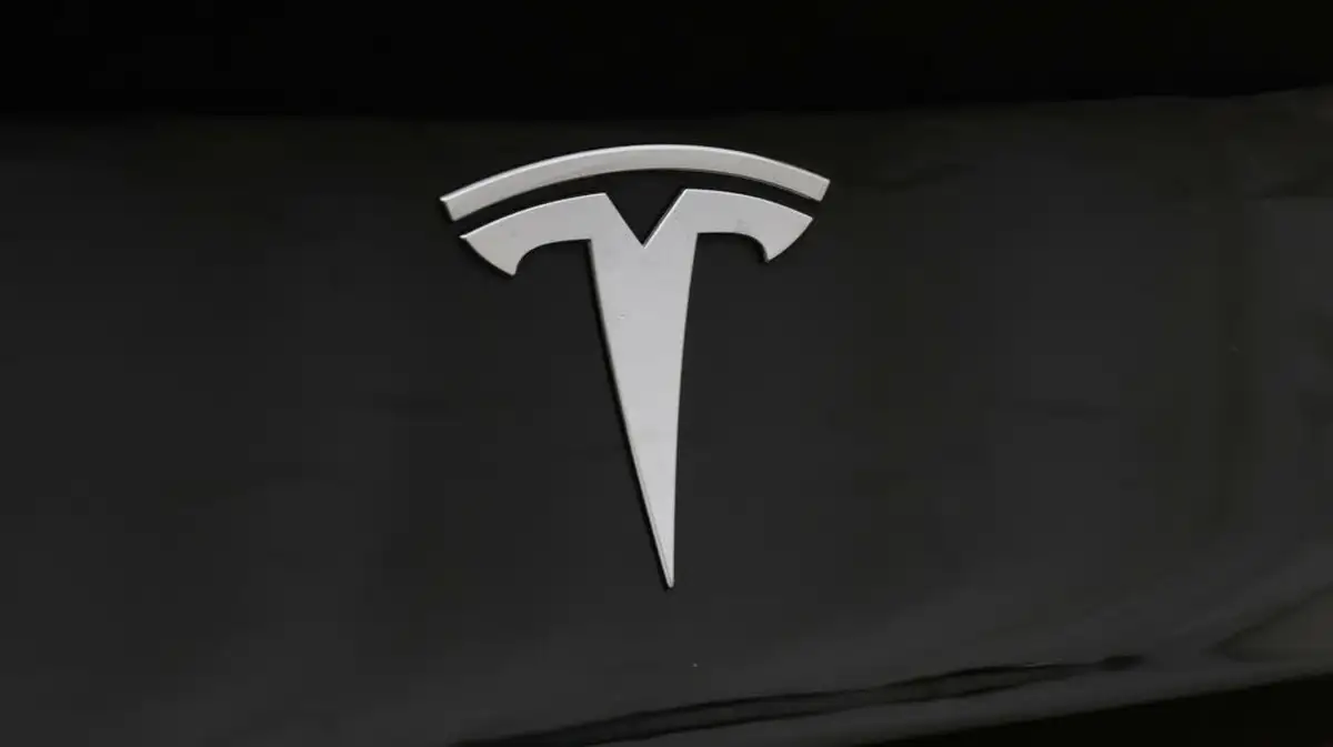 2021-tesla-model-3-e-long-range-awd-big-21