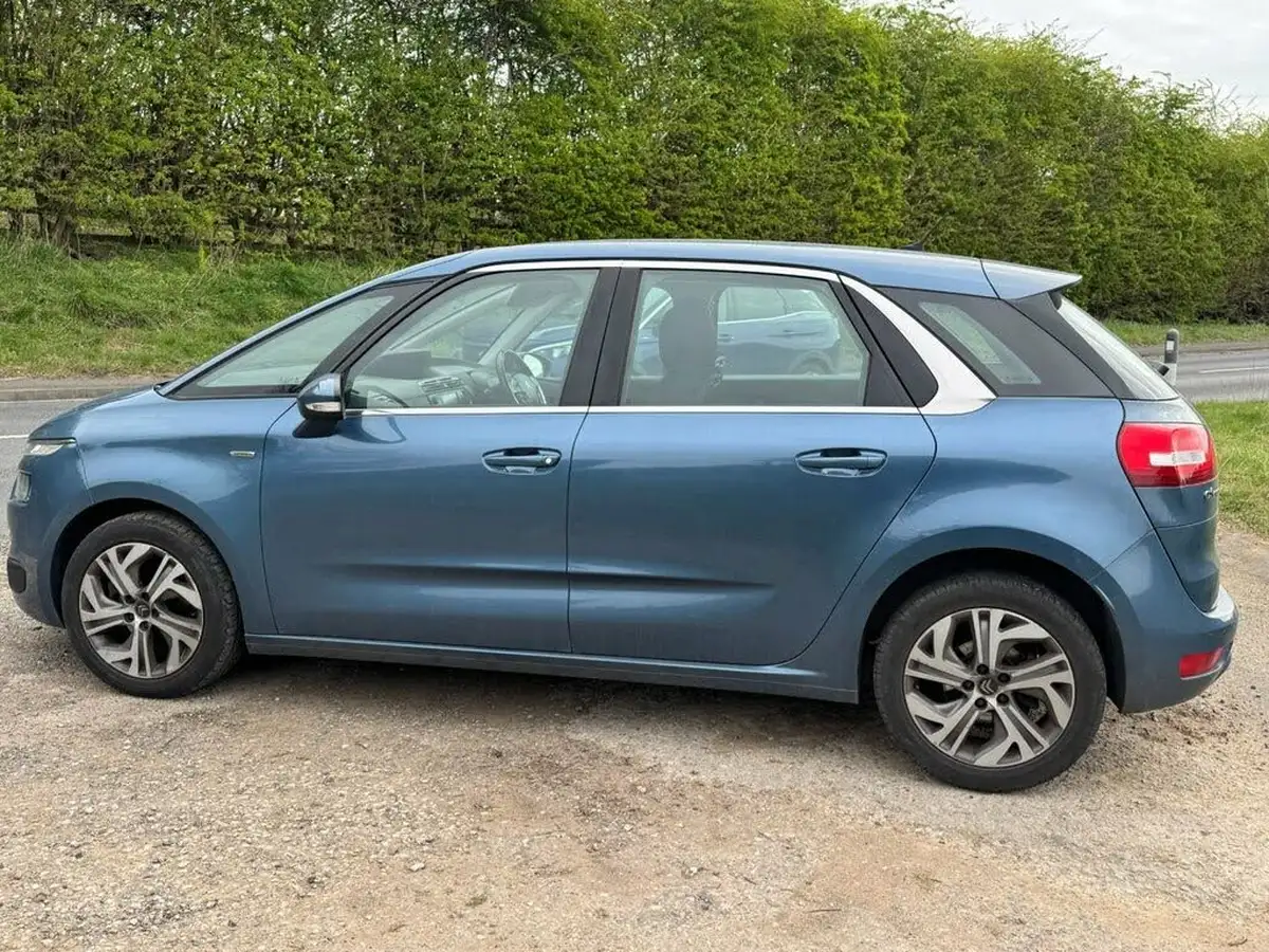 2016-citroen-c4-picasso-16bluehdi-exclusive-big-11