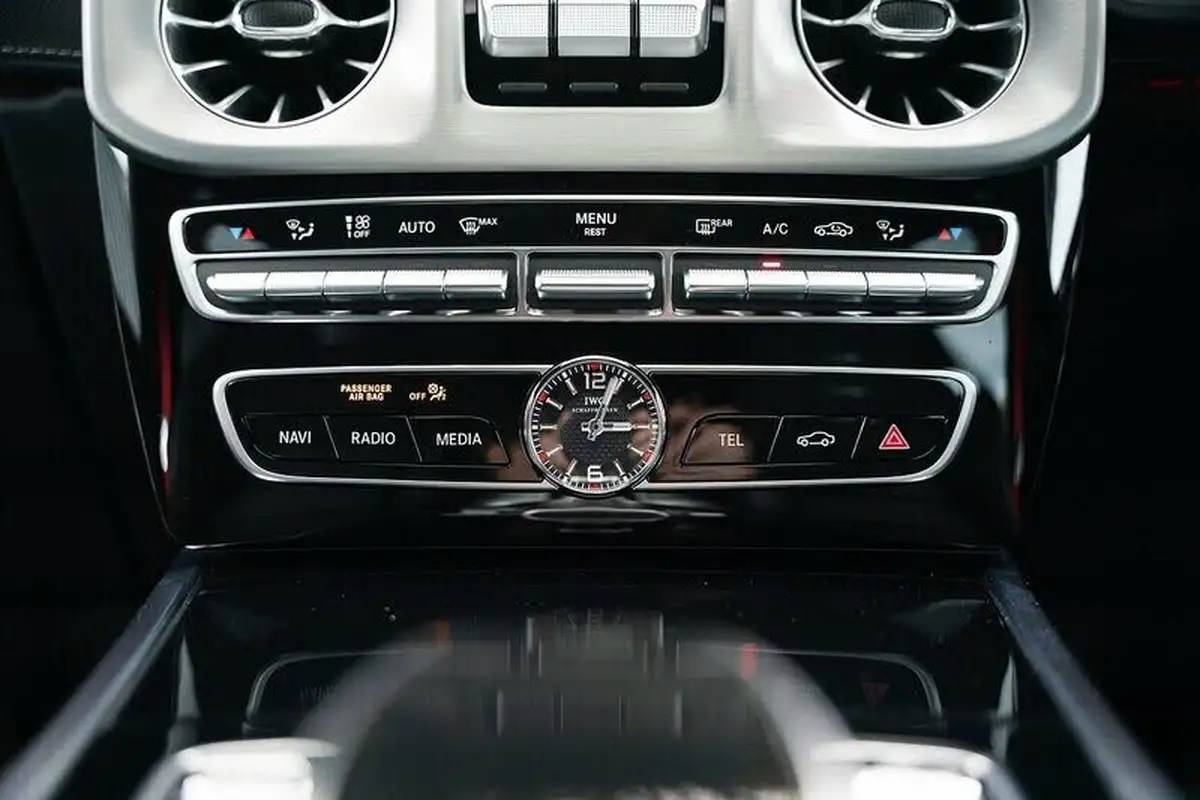 2023-mercedes-benz-g-class-40-g63-amg-big-42