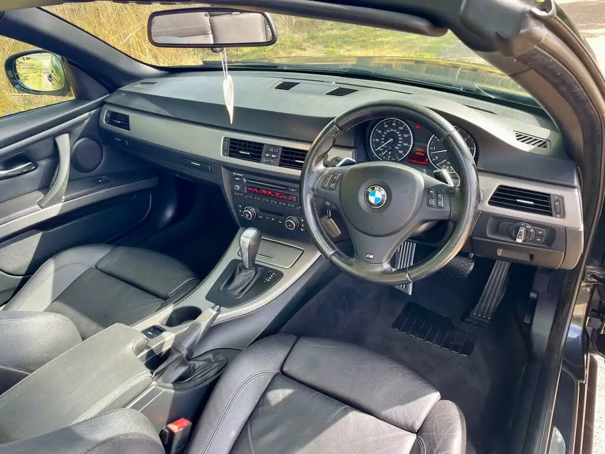 2011-bmw-3-series-20-320i-m-sport-convertible-2d-auto-big-23