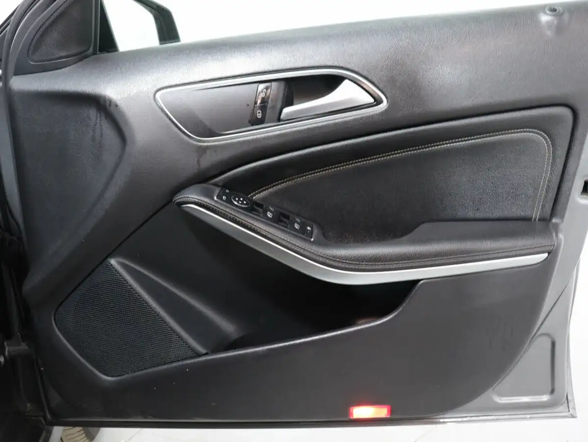 2019-mercedes-benz-gla-class-16-gla-180-urban-edition-big-41