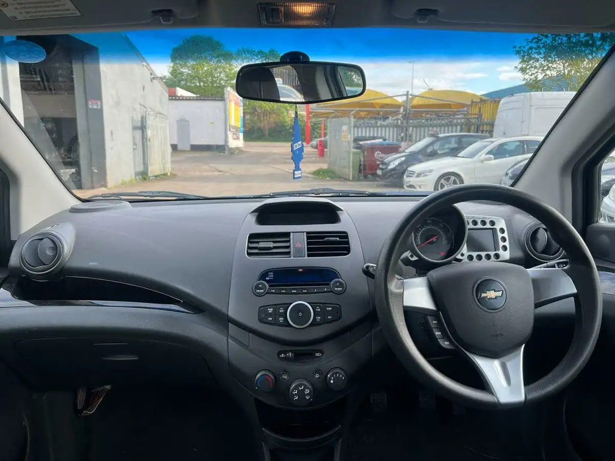 2011-chevrolet-spark-12-ls-big-14