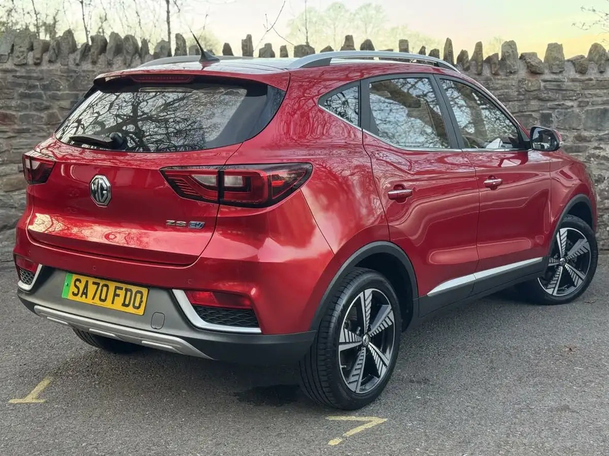 2020-mg-zs-suv-e-exclusive-ev-big-10