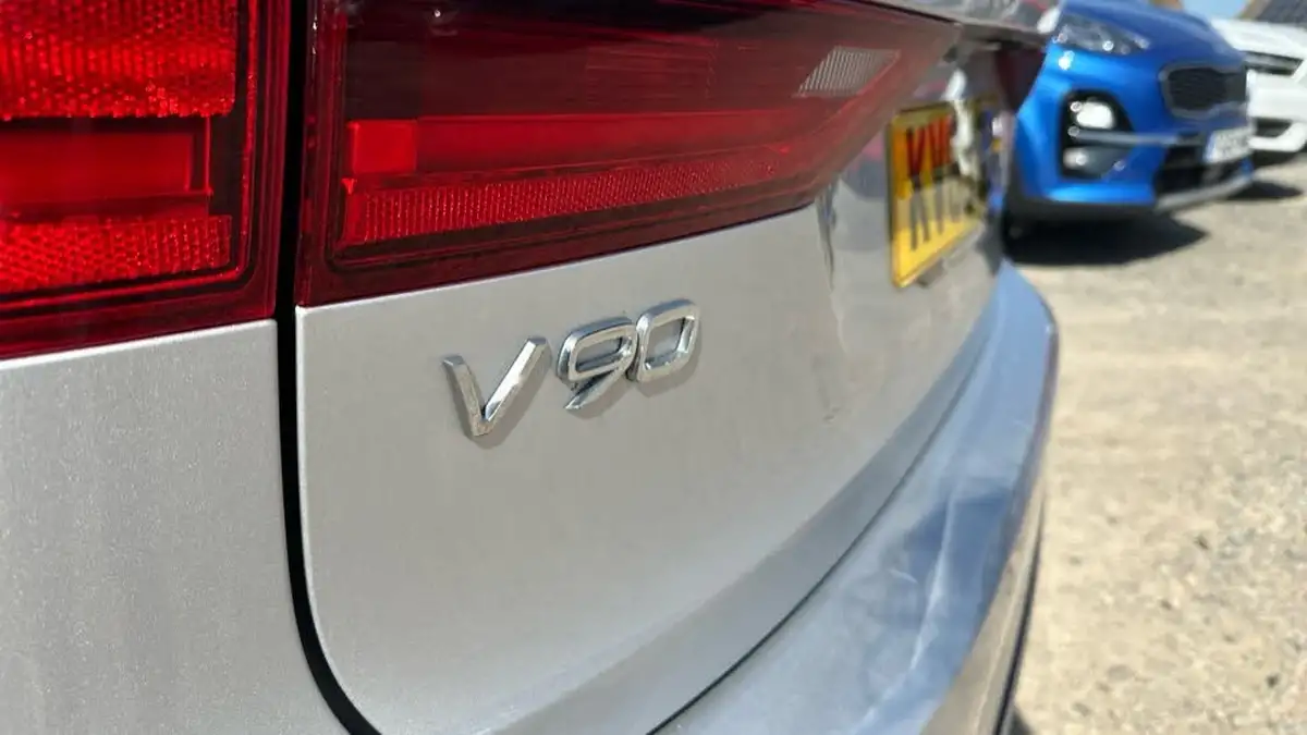 2019-volvo-v90-20td-d5-r-design-plus-big-42