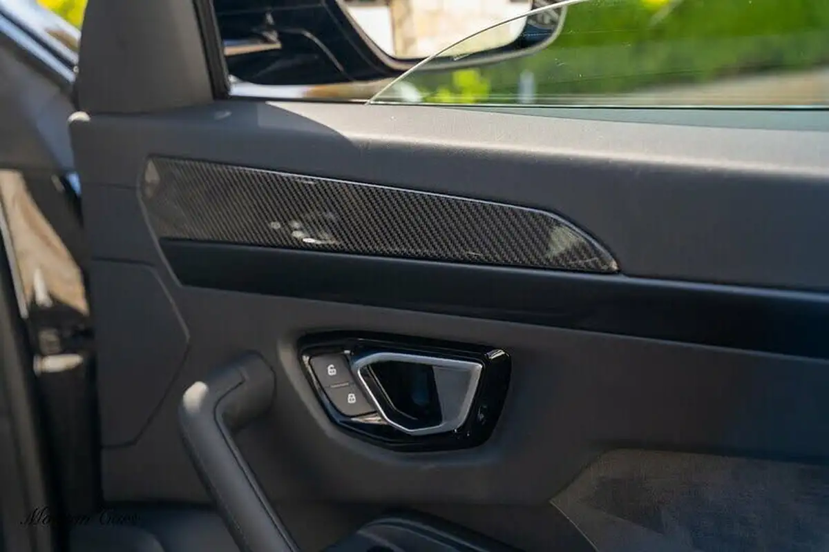 2021-lamborghini-urus-40-no-trim-big-41