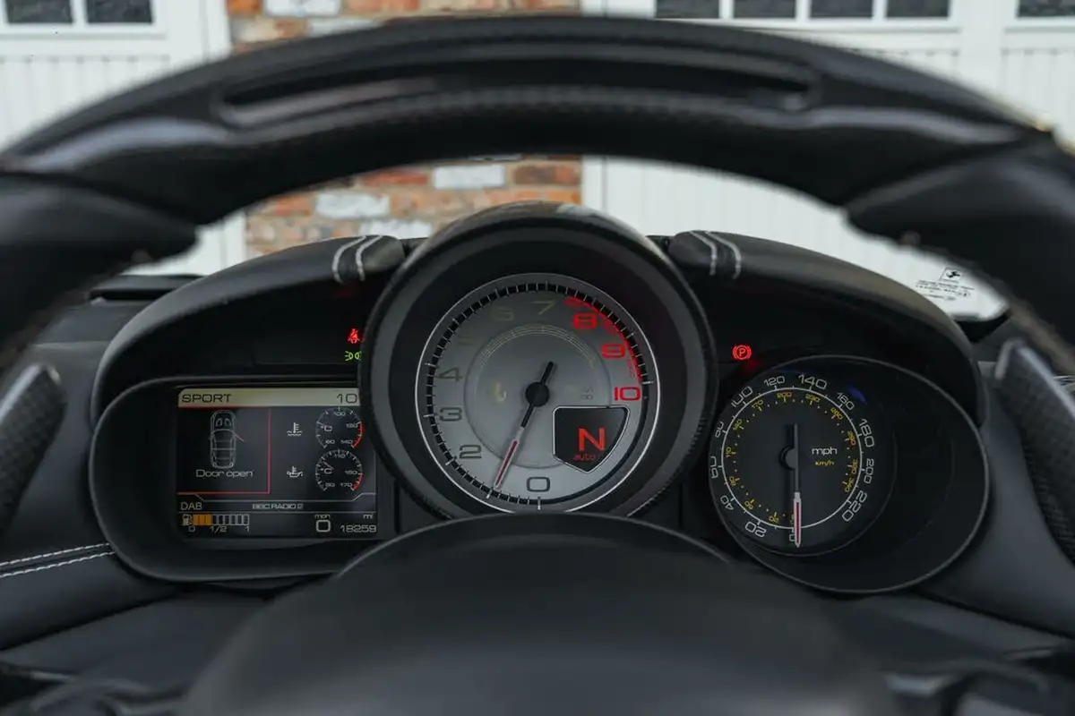 2016-ferrari-california-39-t-big-49