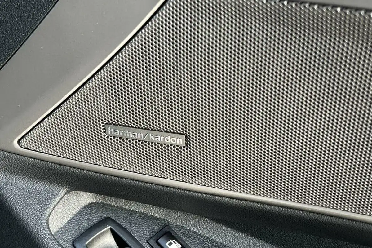 2021-bmw-3-series-20-330e-m-sport-touring-5d-big-41