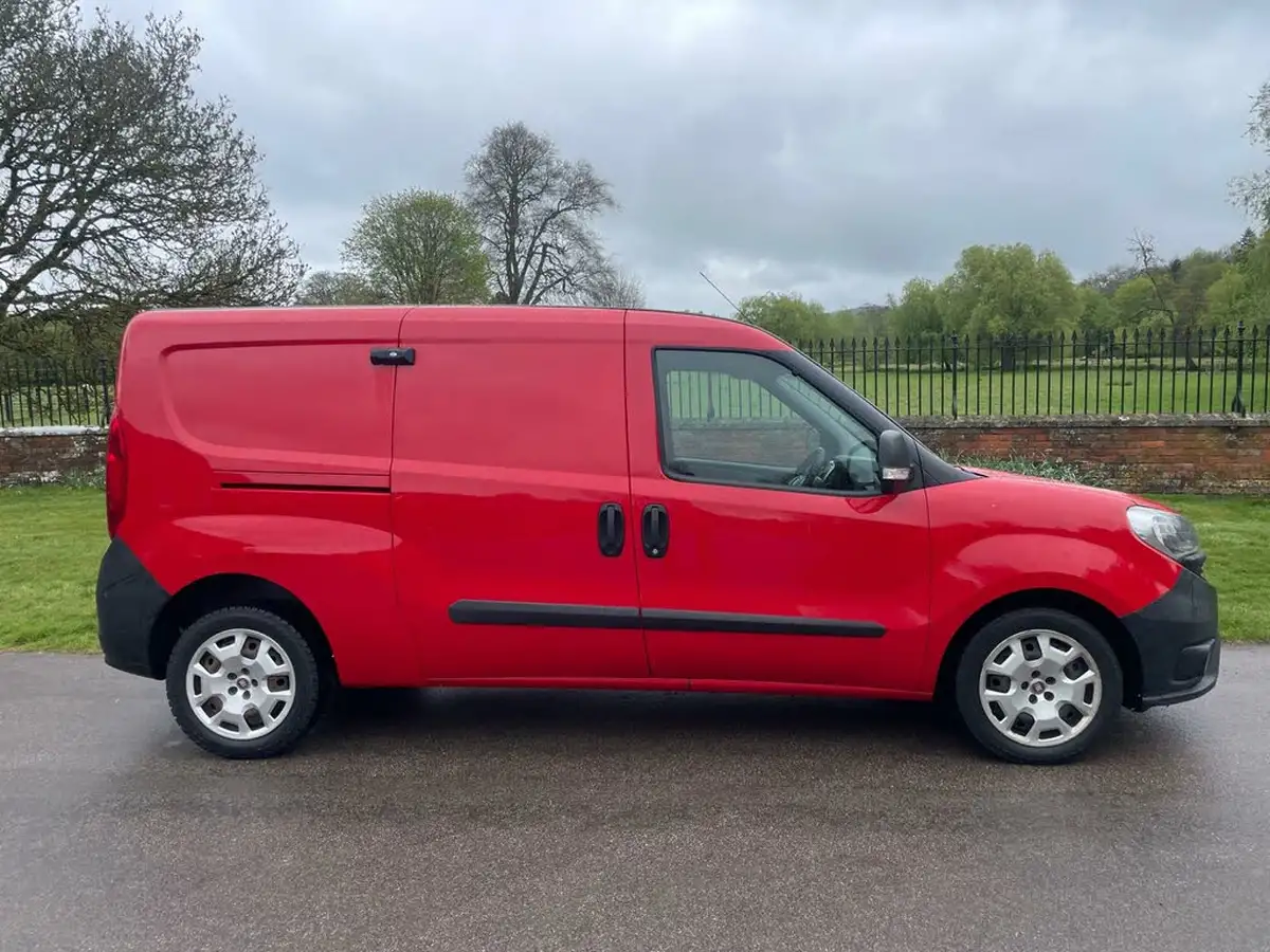 2015-fiat-doblo-cargo-16td-105eu-v-l1-refrigerated-van-big-1