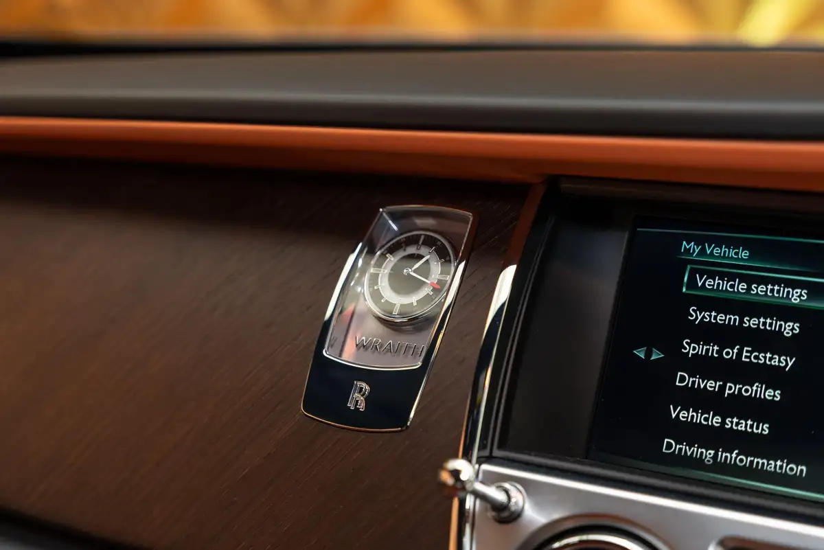 2019-rolls-royce-wraith-66-591bhp-big-15