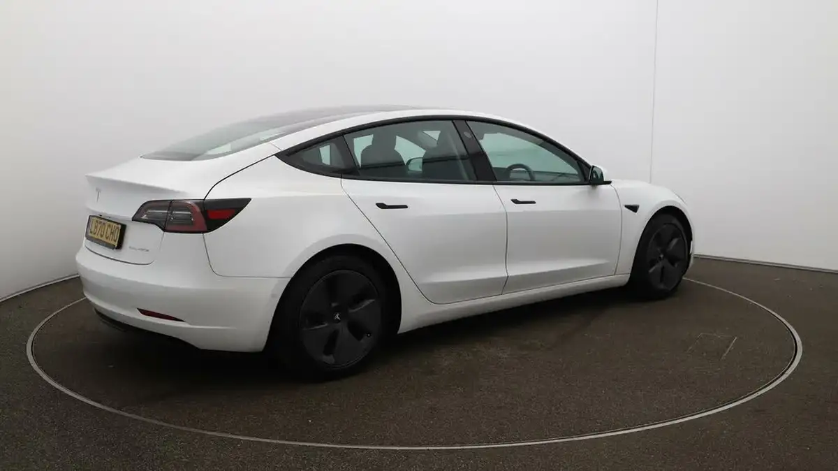 2020-tesla-model-3-e-long-range-big-45