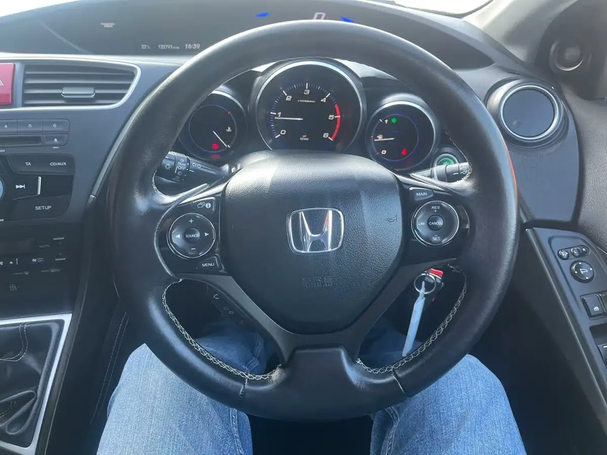 2014-honda-civic-16td-se-plus-hatchback-big-12