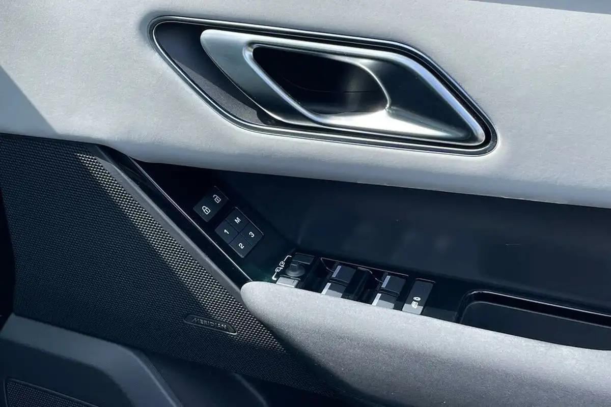 2024-land-rover-range-rover-velar-20-p400e-dynamic-se-big-35