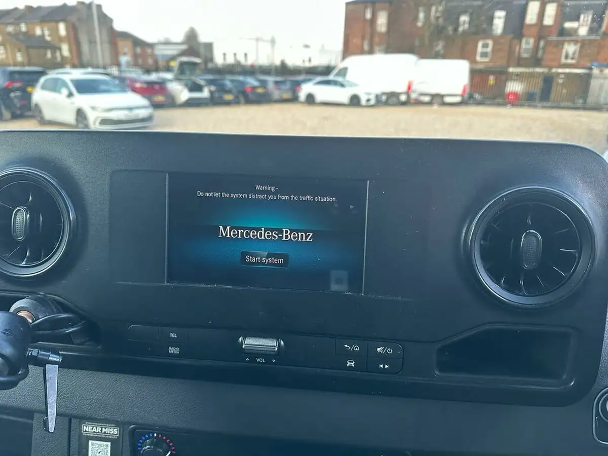 2018-mercedes-benz-sprinter-21cdi-311-l2h1-panel-van-rwd-eco-gear-360-big-7