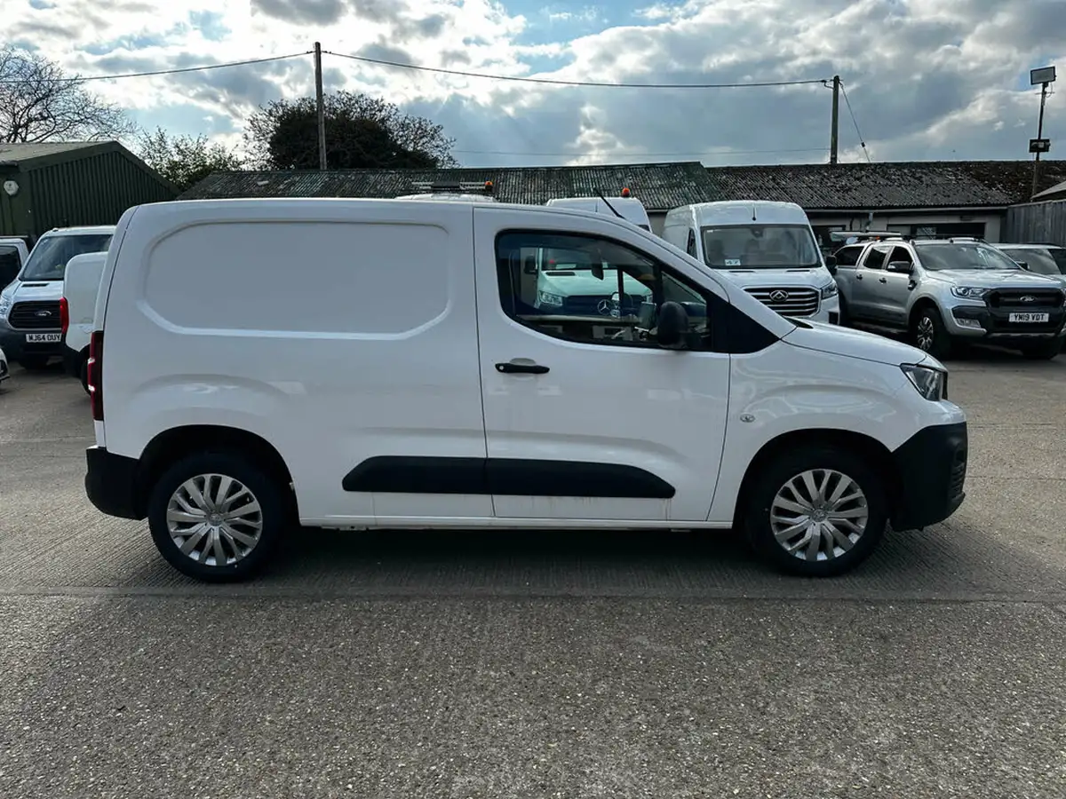 2019-peugeot-partner-16bluehdi-1000-professional-big-8