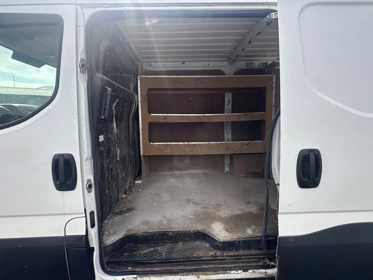 2015-iveco-daily-s-class-23td-35s13v-3000-h1-panel-big-2