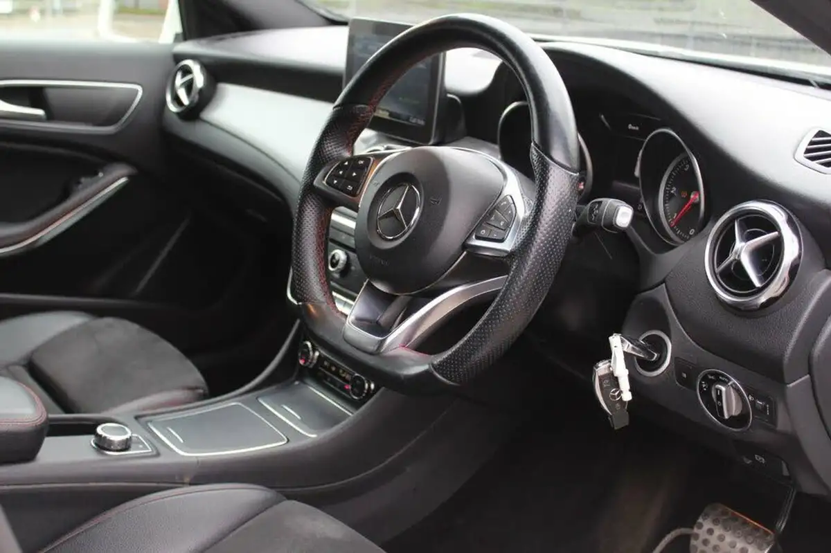 2017-mercedes-benz-gla-class-21d-gla-220d-amg-line-ss-big-19